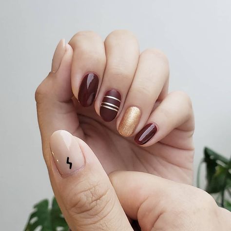 Minimalist Harry Potter, Oval Nail Designs, Harry Potter Nails Designs, Potter Nails, Harry Potter Nail Art, Oval Nail, Harry Potter Nails, Oval Nails Designs, Cute Gel Nails