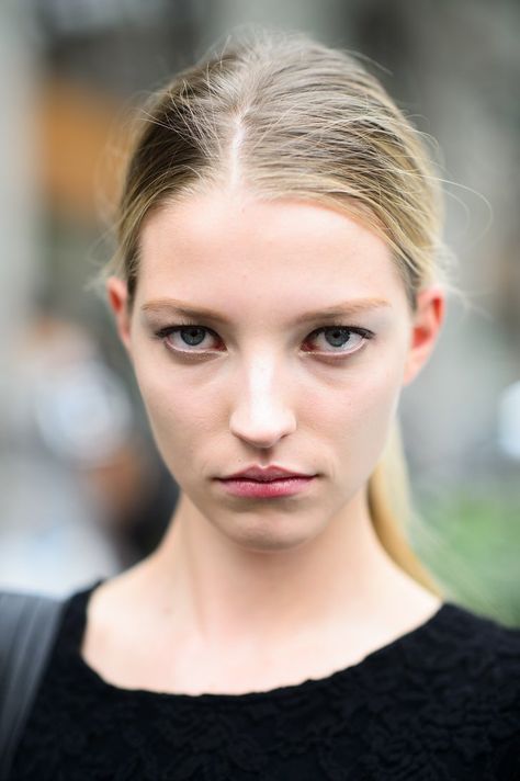 Pin for Later: Bellissima! The Most Gorgeous Street Style Stars of Milan Fashion Week MFW Street Style Beauty Models With Freckles, Mfw Street Style, Natalie Westling, Different Hairstyles, Real Beauty, Fashion 2018, Real People, Milan Fashion Week, Star Fashion