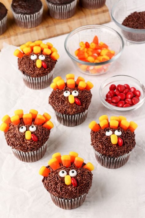 Corn For Thanksgiving, Cute Turkey Cupcakes, Cupcakes For Thanksgiving, Disguise The Turkey, Turkey Cupcake, Thanksgiving Desserts Apple, Thanksgiving Desserts Pie, Holiday Desserts Thanksgiving, Thanksgiving Desserts Kids