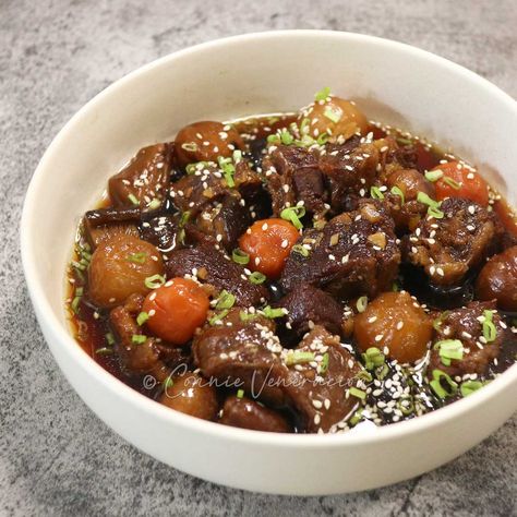 Korean braised beef short ribs (galbi-jjim) Korean Oxtail, Korean Braised Beef, Korean Oxtail Soup, Short Rib Recipes Oven, Korean Beef Stew, Short Rib Beef Stew, Galbi Jjim, Korean Beef Short Ribs, Ribs Recipe Oven