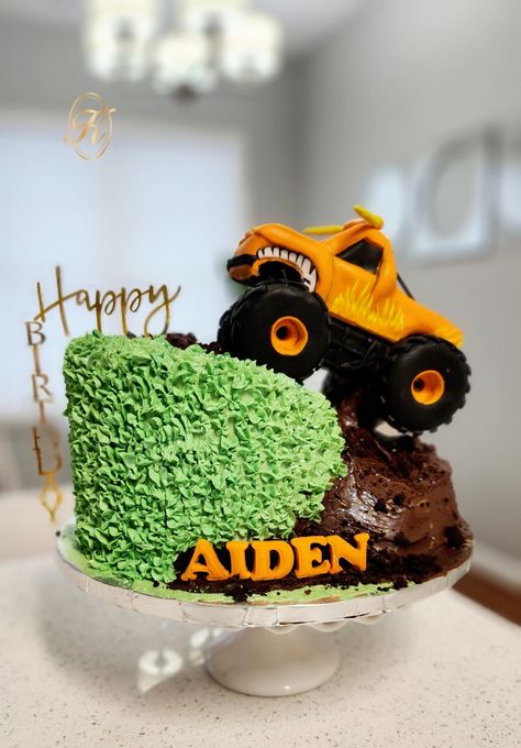 Instagram Kddesign_decoration El Toro Loco Cake, Toro Loco Cake, Truck Cake, Truck Cakes, Party Ideas, Trucks, Cake, Birthday, Instagram