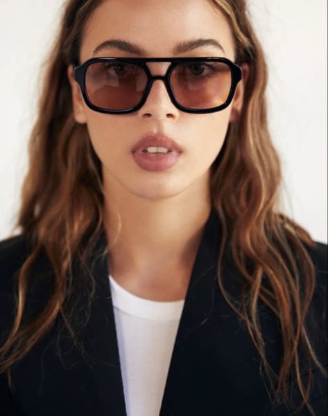 Vehla Eyewear Vehla Eyewear, Big Sunglasses Aesthetic, Sunglasses Ideas, Glasses Outfit, Sunglasses Aesthetic, Catcher In The Rye, Big Sunglasses, Gucci Style, Aviator Glasses