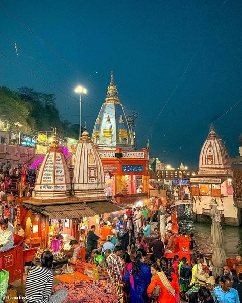 Haridwar Ganga Aarti Photography, Haridwar Aesthetic, Haridwar Photo, Haridwar Photography, Ganga Ghat, Free Background Photos, Temple Photography, Lord Wallpapers, Shiva Lord