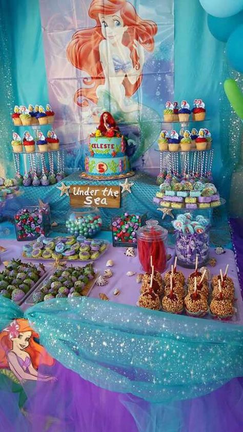 Under The Sea Candy Table Ideas, The Little Mermaid Candy Table, Under The Sea Candy Table, Little Mermaid Table Decorations, Pool Party Ideas For Kids, Best Disney Princess, Strawberries Cupcakes, Pool Party Ideas, Ariel Birthday Party