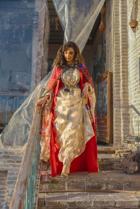 Kurdish Clothes Aesthetic, Kurdish Aesthetic, Jly Kurdi, Kurdish Style, Kurdish Art, Kurdish Women, Kurdish Culture, Kurdish Dress, Kurdish Clothes