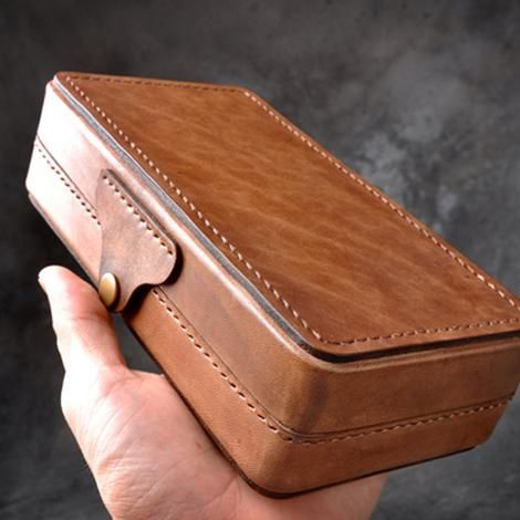 Handmade Leather Mens Box Wallet Wristlet Clutch Wallet Cigarette Box for Men Mens Waist Bag, Leather Belt Pouch, Overview Design, Iphone Leather, Leather Craft Projects, Leather Bag Pattern, Leather Clutch Wallet, Leather Card Wallet, Wallet Wristlet