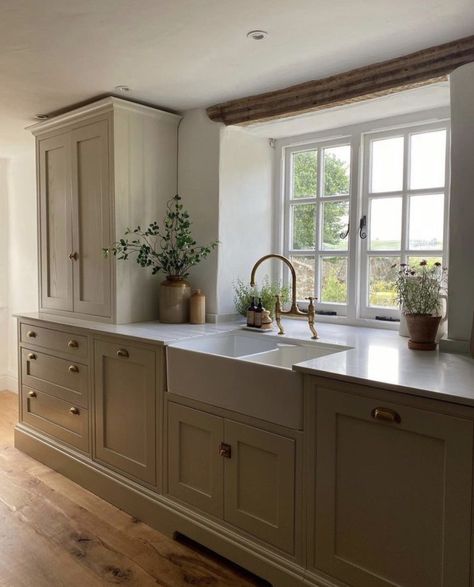 Country Cottage Kitchen, Happy New Week, Cottage Kitchens, Farm Kitchen, Kitchen Diner, 7 Months, Cottage Kitchen, Country Kitchen, Diy Kitchen