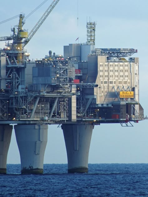 Oil Platform Architecture, Water Well Drilling Rigs, Oil Rig Jobs, Oilfield Life, Petroleum Engineering, Texas Oil, Continental Shelf, Water Well Drilling, Oil Platform