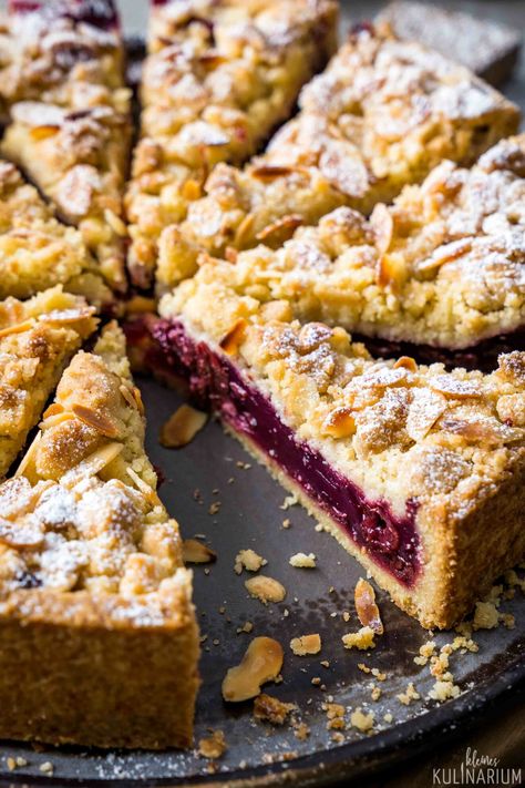 Klassischer Kirsch-Streusel-Kuchen   - Kleines Kulinarium Charlotte Dessert, Gateaux Cake, Sweet Bakery, Baking Project, Gift Packing, Cooking Inspiration, Food Cakes, Sweet Cakes, Sweets Desserts