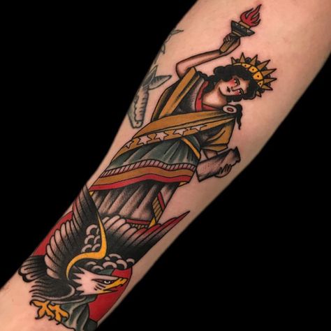 Compass Tattoos Arm, Statue Of Liberty Tattoo, Justice Tattoo, Liberty Tattoo, Globe Tattoos, Vintage Tattoo Art, Traditional Tattoo Old School, Patriotic Tattoos, Traditional Tattoo Sleeve