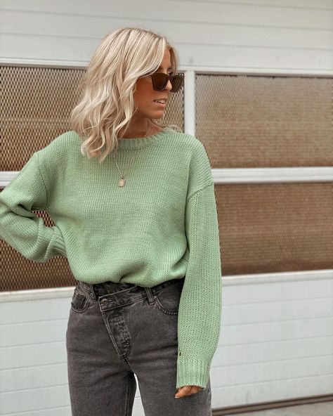 Light Green Sweater Outfit, Green Sweater Outfit, Light Green Sweater, Winter Sweater Outfits, Stylish Winter Outfits, Sweater Outfit, Winter Fits, Green Sweater, Casual Everyday