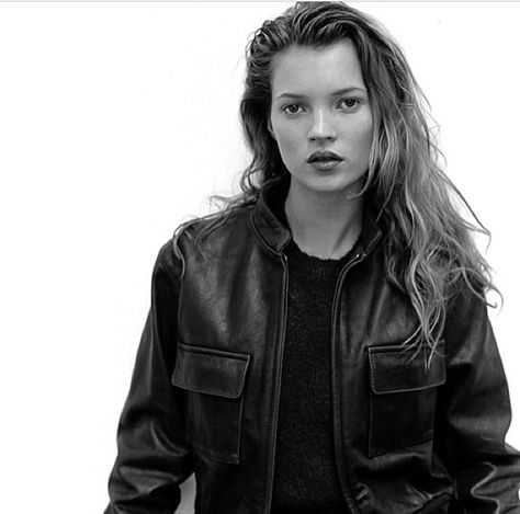 A very young Kate Moss from around 1992 for Calvin Klein. A great, innocent look from a beautiful girl. 1990 Style, Kate Moss 90s, Fashion Guys, Grunge Looks, Kate Moss Style, Queen Kate, David Sims, 90s Fashion Grunge, 90s Supermodels