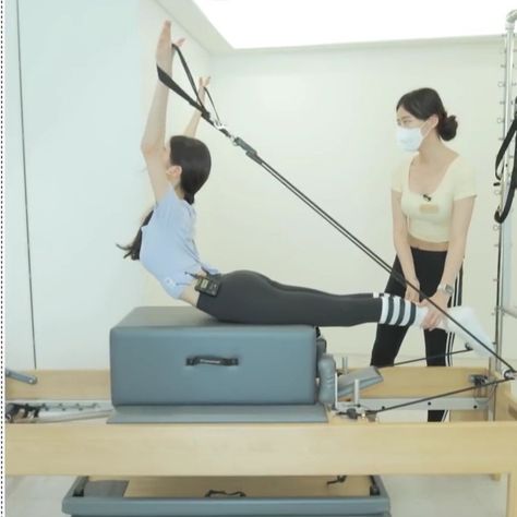 Pilates Kpop Idol, Wonyoung Pilates Outfit, Korean Pilates Aesthetic, Wonyoung Pilates Workout, Kpop Pilates, Wonyoung Pilates, Korean Pilates, Pilates Flexibility, Air Yoga