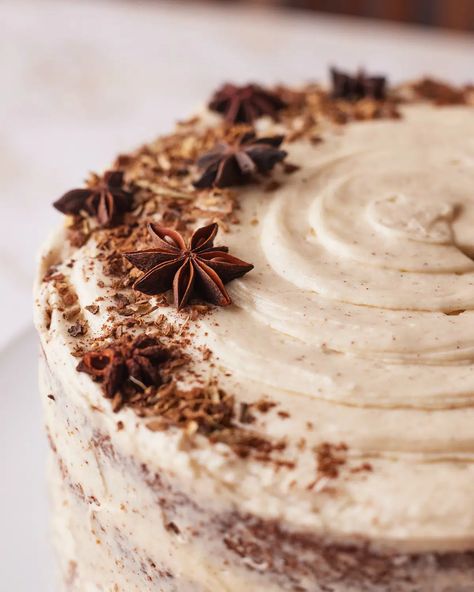 Pecan Cake Decoration, Spice Cake Decoration, Brown Butter Apple Cake, Brown Butter Chai Cake, Fall Birthday Desserts, Chai Spice Cake Recipe, Birthday Cake Flavor Ideas, Vanilla Chai Cake, Chai Cake Recipe