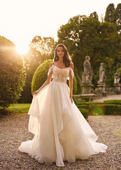 Randy Fenoli Gloria. Ethereal Wedding Dress Goddesses, Randy Fenoli Dresses, Wedding Dresses Outfit, Layered Wedding Dresses, Randy Fenoli, Ethereal Bride, Wedding Gown Preservation, Wedding Fancy, Brides Room