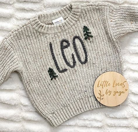 Happy Friday friends! How cute are the trees on little Leo’s sweater?!?! Another sweet baby shower gift headed out the door 👶🏻 Boy Embroidered Sweater, Boy Embroidery Ideas, Embroidered Sweater Diy, Embroidery Sweater Diy, Embroidered Sweaters, Sweater Embroidery, Embroider Ideas, Basic Hand Embroidery Stitches, Clothes Embroidery Diy