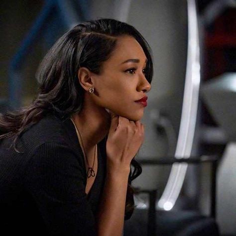 Iris Flash, Birds Of Prey Screencaps, Dinah Lance Birds Of Prey, The Flash Tv Show, Birds Of Prey Behind The Scenes, The Flash Cw, Never Love Again, Iris West Allen, Candice Patton