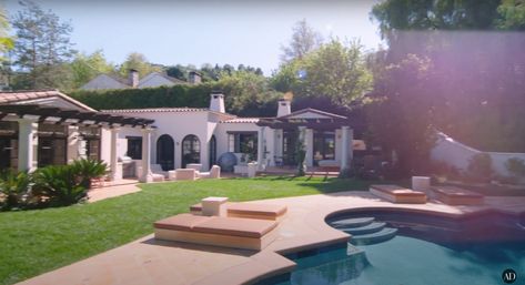 Kendall Jenner Home Exterior, Kendall House Interior, Kendall Jenner House Outside, Kendall Jenner Backyard, Kendall Jenner House Exterior, Kendall Jenner Home Interior, Kendall Jenner House Interior, Kendall Jenner House Aesthetic, Kendall Jenner's House