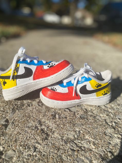 Custom Paw Patrol toddler shoes, handpainted #diy #custom #customshoes #pawpatrolparty Paw Patrol Air Force Ones, Af1 Designs, Shoe Customs, Custom Baby Shoes, Paw Patrol Shoes, Sneaker Ideas, Painted Nikes, Custom Af1, Diy Sneakers