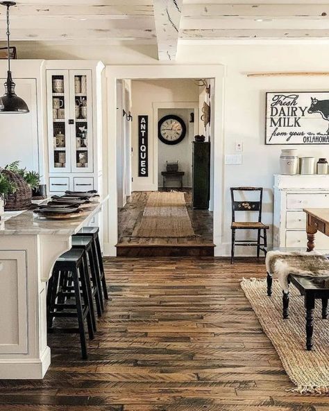 Casas The Sims 4, Farmhouse Kitchen Design, Kitchen And Dining Room, Farmhouse Interior, Random House, Farmhouse Style House, Farmhouse Homes, Open Kitchen, Farmhouse Living