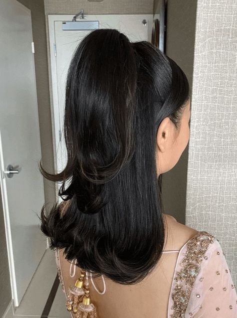 Cute Layer Hairstyles, Long Graduation Hair, Curled Up Ends Hair, Hair Styles To Go Out, Long Brown Hair Styles Hairstyles, Grad Hairstyles Black Hair, Medium Length Hair With Layers Hairstyle, Simple Hairstyles For Thick Medium Hair, Cute Bday Hairstyles