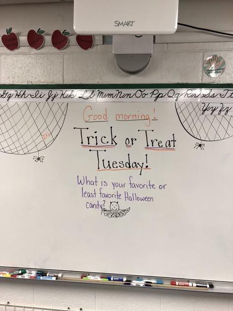 Halloween Whiteboard Prompt, Morning Questions, Whiteboard Prompts, Whiteboard Questions, Happy Classroom, Whiteboard Messages, Daily Questions, Morning Board, Substitute Teaching