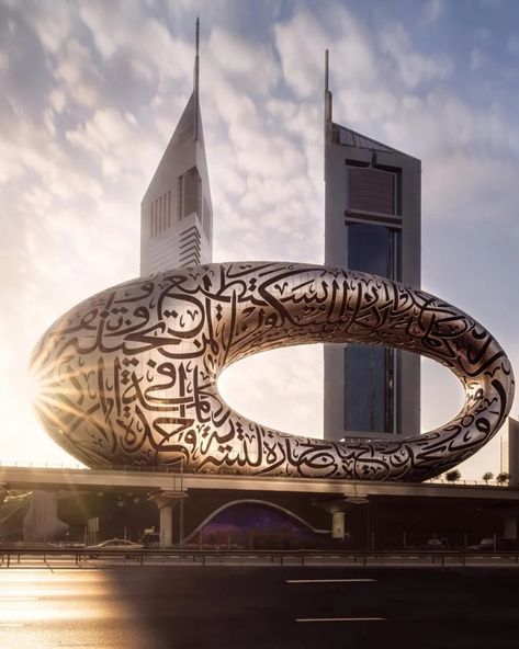 Dubbed 'the most beautiful building in the world' - Dubai's latest attraction is the giant egg-shaped museum of the future. - Luxurylaunches Museum Of The Future, Facade Engineering, Lecture Theatre, High Building, Living Museum, Frank Gehry, Sustainable Architecture, Structural Engineering, Design Museum