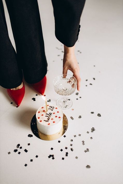 Cake Shoot, 28 Birthday, 29 Birthday, Cake Photoshoot, Inspo Photoshoot, Photoshoot Birthday, Wow Photo, Birthday Shots, 30 Birthday