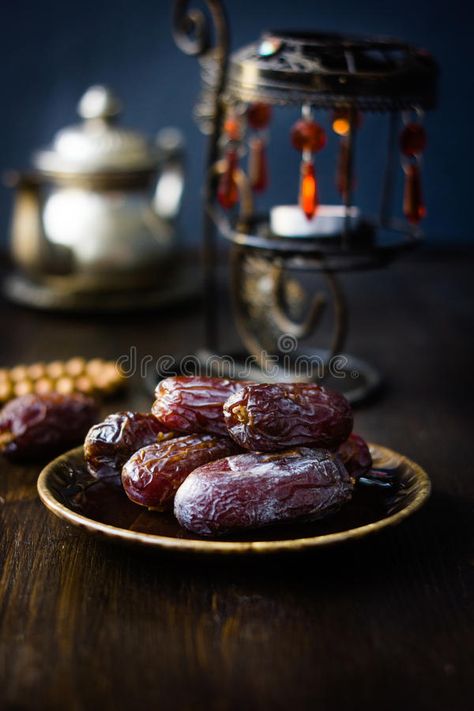 Ramadan dates for iftar opening. On plate , #SPONSORED, #dates, #Ramadan, #iftar, #plate, #opening #ad Ramadan Photography Ideas, Dates Photography, Ramadan Photography, Ramadhan Vibes, Types Of Dates, Dates Ramadan, Dates Aesthetic, Plant Based Diet Benefits, Ramadan Aesthetic