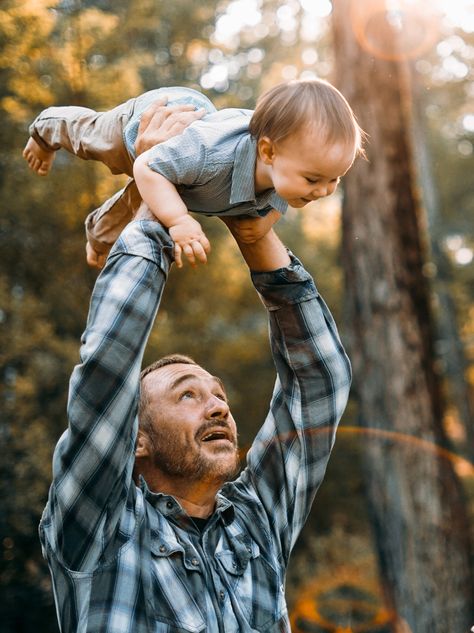 Mens Khakis Outfit, Mens Black Pants Outfit, Father Day Photoshoot Ideas, Mens Khaki Outfit, Teacher Outfits Men, Guy Outfit Ideas, Black Pants Outfit Casual, Dad Photoshoot, Outfit Ideas Teacher