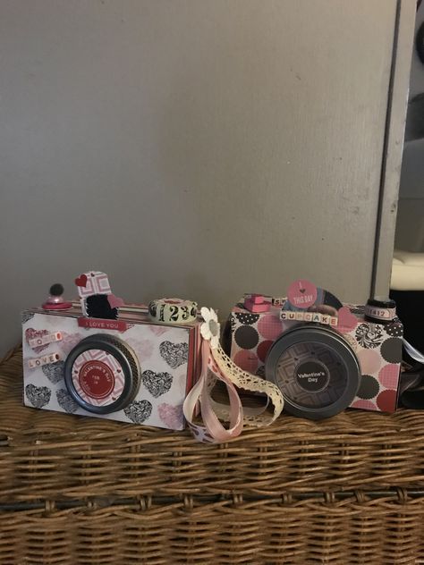 Camera Valentine Box Ideas, Camera Valentines Day Boxes, Diy Camera Gift, Valentines Boxes For Kids School, Cool Valentine Boxes, Valentines Day Boxes, Unique Valentine Box Ideas, Girls Valentines Boxes, Diy Valentines Box