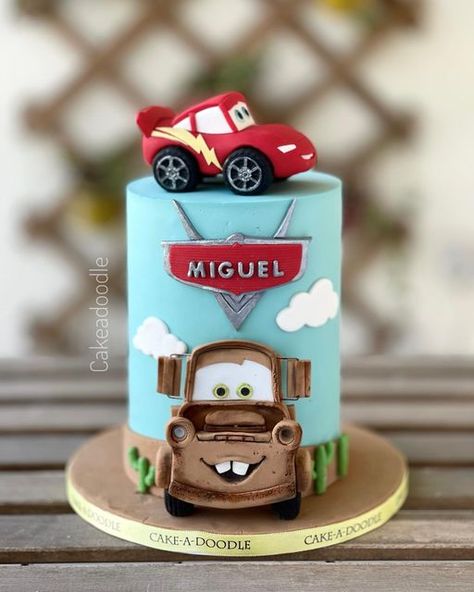 Mcqueen And Mater Cake, Cars Theme Birthday Party Cake, Cars Torte, Mater Cake, Car Cakes For Boys, 2023 Cars, Mcqueen Cake, Bakery Cupcakes, Cars Birthday Party Decorations