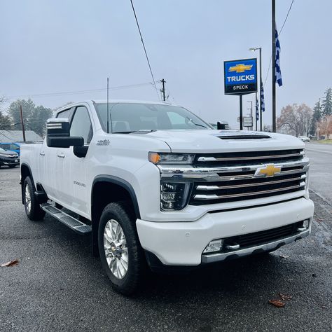 Silverado High Country, Trucks For Sell, Country Trucks, Buick Models, Truck Detailing, Truck For Sale, Suv Trucks, Classic Truck, Leather Seats