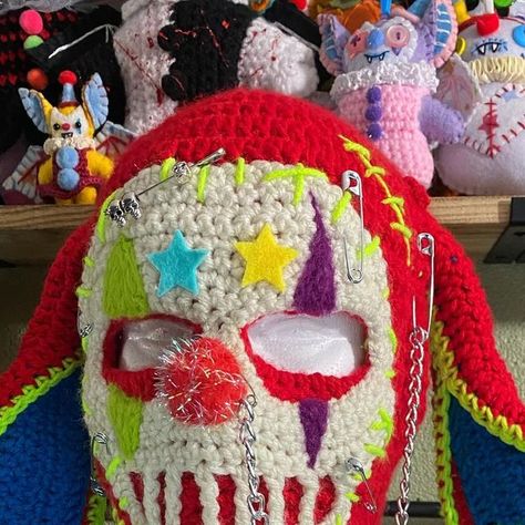 Madelyn Claire on Instagram: "Idk if I’m totally done with this 🫣 Might add some lil things here and there…Was SUPER inspired by the clown balaclava made by @gimme_kaya and the pattern I used was created by @alexandria.masse !! 

Definitely gonna be making more stuff like this bc this was so much fun to work on, and I loveeeee it!!" Clown Alpha Pattern, Clown Balaclava, Alexandria Masse, Alpha Pattern, The Clown, Alpha Patterns, Created By, Crochet, Pattern