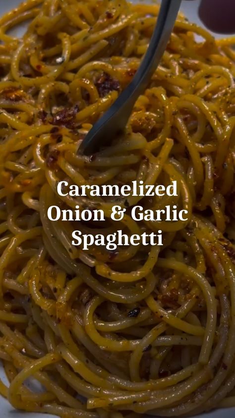 Recipes in Caption | Caramelized Onion and Garlic Spaghetti 🔥 Chilli oils from: @ramanokram Ingredients: -1 large onion, thinly sliced -4 cloves of garlic,… | Instagram Garlic Chili Crisp, Garlic Chilli Oil, Caramalized Onions, Garlic Spaghetti, Chili Crisp, Chilli Oil, Garlic Pasta, Caramelized Onion, Chili Oil