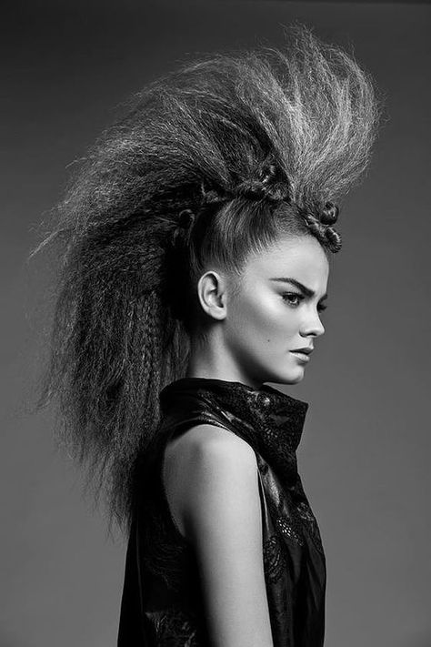 The key thing to note about today’s version of big hair is the finish. Avant Garde Hair, Runway Hair, Crimped Hair, Hair Photography, Editorial Hair, Punk Hair, Fantasy Hair, Hair Shows, Estilo Punk