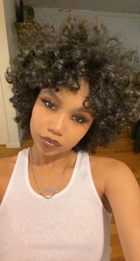 Wavy Afro Hair, Side Part Short Curly Hair Black Women, Ear Length Curly Hairstyles For Black Women, Small Afro Black Women, Heart Shaped Curly Haircut Black Women, Short Curly Afro Black Women, Big Short Curly Hair, Short Curly Hairstyles For Women Black, Short Curly Fro Hairstyles