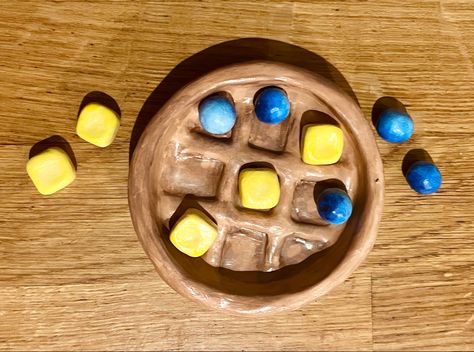 Clay Tik Tak Toe Board, Waffle Tic Tac Toe Board, Clay Diys, Clay Projects For Kids, Tic Tac Toe Board, Clay Moulding, Tik Tak, Clay Making, Clay Diy Projects