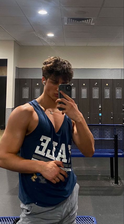 Athlete Hairstyles Men, Gym Bro Haircut, Mason Crane, Gym Bro Aesthetic, Brown Hair Short, Gym Boys, Tiktok Boy, Jacob Day, Gym Bro