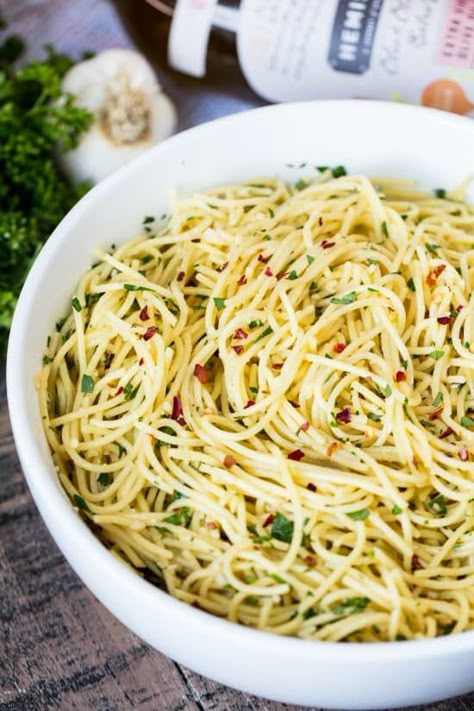 Seasoned Pasta Noodles, Pasta With Veggies And Olive Oil, Speggetti Recipes Salad, Oil Dressing For Pasta, No Meat Pasta Dishes, Olive Oil Sauce For Pasta, Oil Based Pasta Sauce, Oil Sauce For Pasta, Simple Noodle Recipes