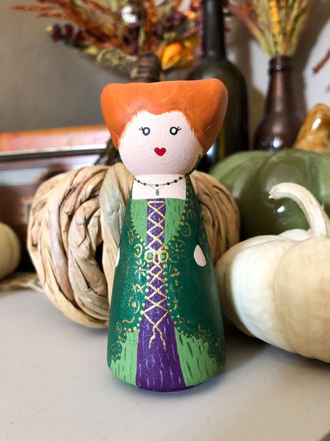 Sanderson Sisters Peg Dolls, Hocus Pocus Peg Dolls, Halloween Peg Dolls, Hocus Pocus Sisters, Halloween Clothespin, Peg Crafts, Bead Dolls, Hocus Pocus Party, Diy Angels