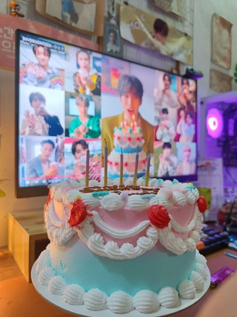 thank you seventeen for being such an inspiration >< a happy birthday indeed!! Happy Birthday Svt Memes, Seventeen Kpop Birthday Cake Ideas, Seventeen Cake Design Kpop, Svt Inspired Cake, Going Seventeen Cake Design, Seventeen Birthday Party Ideas, Seventeen Cake Ideas, Kpop Birthday Ideas, Seventeen Cake Design