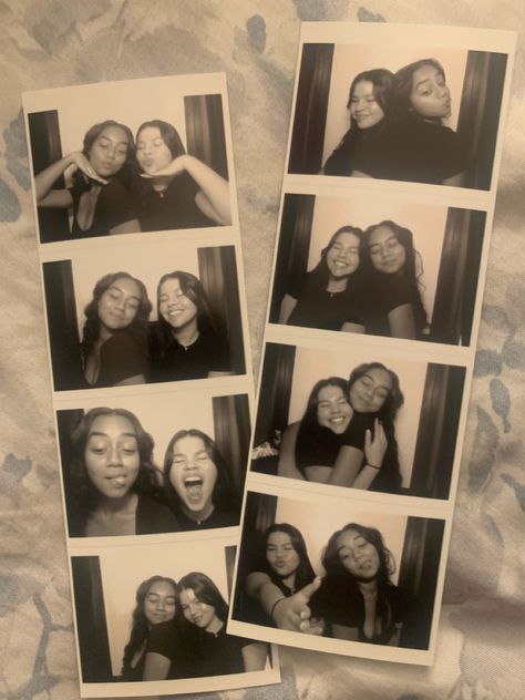 Cute Photo Booth Poses Friends, Bestie Photo Booth Ideas, Friend Photobooth Pictures, Photobooth Pics Friends, Photobooth Photo Ideas, Photo Booth Pictures Friends, Bestie Polaroid Pictures, Bsf Things To Do, Photo Booth Ideas Friends