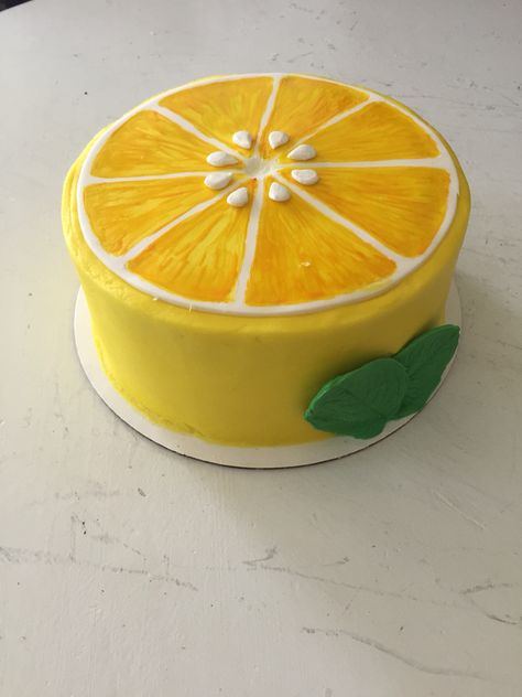 Lemon slice cake Orange Fruit Cake Design, Citrus Splash Cake, Lemon Design Cake, Lemon Shaped Cake, Cake That Looks Like Food, Lemon Birthday Cake Decoration, Lemon Cake Decoration Ideas, Lemon Smash Cake, Lemon Theme Cake