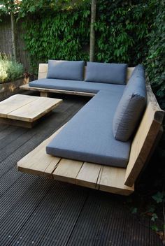 Kursi Outdoor, Sofa Area Externa, Diy Bench Outdoor, Wooden Garden Benches, Outdoor Furniture Decor, Outdoor Couch, Modern Outdoor Furniture, Garden Seating, Wooden Garden