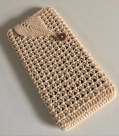 Lacy-Leafy Phone Cozy: Free Mobile Phone Cover Pattern from The Yarn Over. Diy Crochet Phone Case, Crochet Phone Case Pattern Free Iphone, Crochet Phone Holder Pattern Free, Crochet Phone Cover Pattern Free, Crochet Cell Phone Holder Free Pattern, Crochet Phone Case Pattern Free, Crochet Pouches, Pochette Portable, Beginner Friendly Crochet