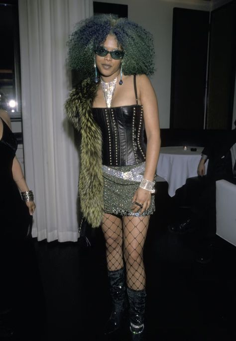 Afro Punk Fashion, 00s Fashion, Early 2000s Fashion, Fashion Moments, 2000s Fashion Outfits, Vogue Fashion, 2000s Fashion, Green Hair, Early 2000s