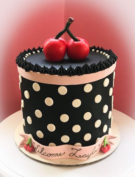 Rockabilly Party Ideas, 50s Cake Theme, 50s Themed Birthday Cake, Pinup Party Theme, 50s Cake Ideas, Rockabilly Birthday Party Theme, 1950s Cake Ideas, 50s Themed Cake, 50s Birthday Cake