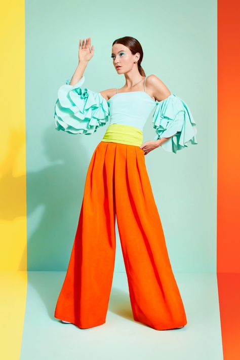 Alice + Olivia Spring 2020 Ready-to-Wear Collection - Vogue Vogue Runway, Summer Trends, Fashion 2020, Mode Inspiration, Primavera Estate, Moda Fashion, Alice Olivia, Colorful Fashion, Color Trends