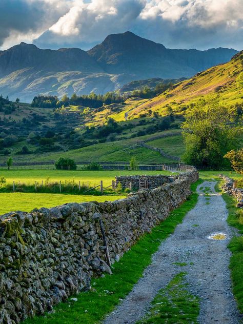 Langdale Pikes Live Deliberately, Ireland Pictures, English Cottages, Autumn Instagram, Beautiful Countryside, Dream Place, No One Is Perfect, Scottish Landscape, The Lake District